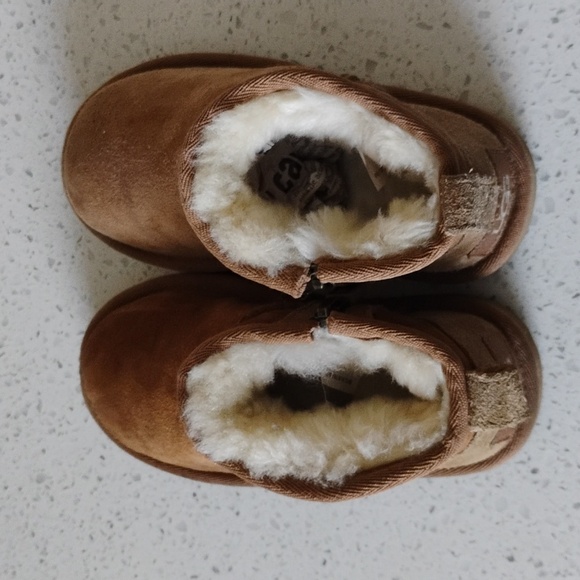 UGG  Boots Size 9 Kids - Picture 4 of 5